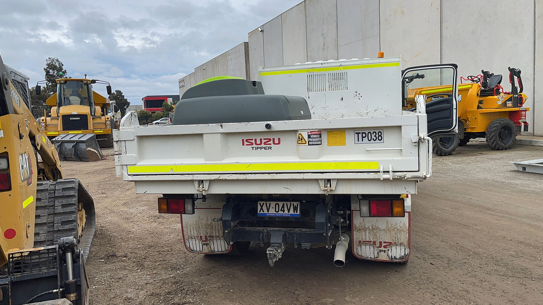 Impact diesel fuel cell securely mounted on an Isuzu tipper truck, ideal for efficient fuel transportation and storage on construction sites. This durable diesel storage solution is compatible with a range of heavy machinery, including excavators and skid steers, ensuring seamless operation in construction and earthmoving projects.